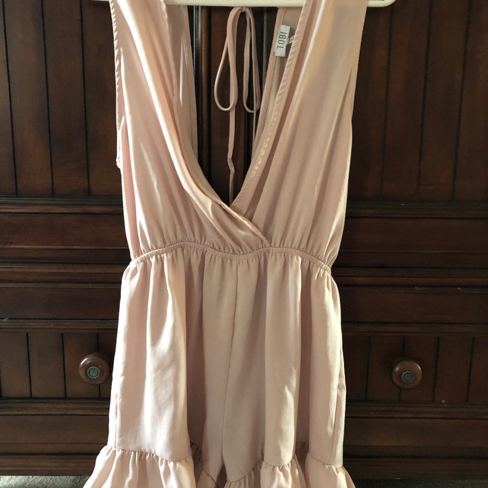 *NWOT* tobi tie back ruffle romper
